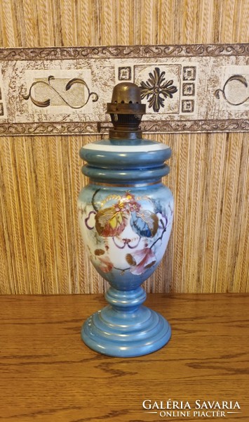 Antik, festett petróleum lámpa