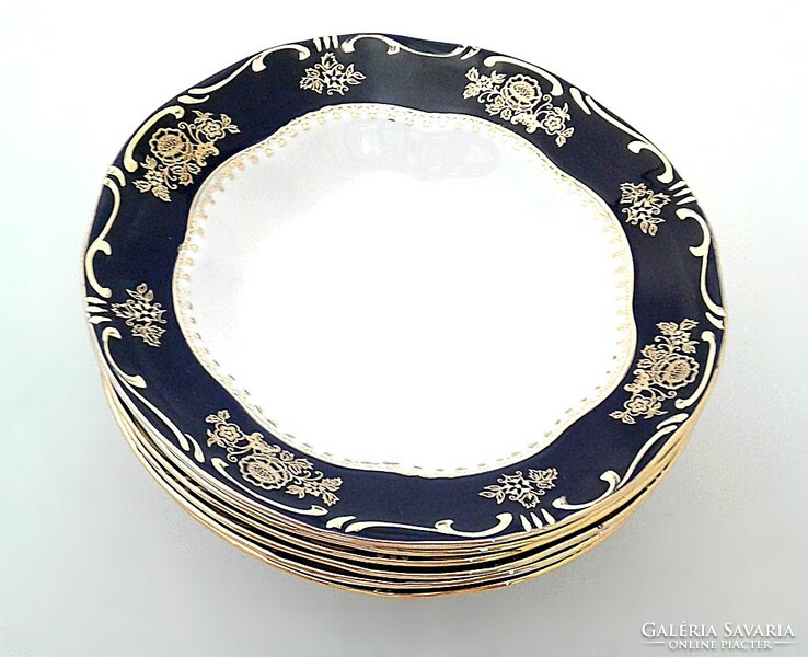 Zsolnay pompadour 1st row of plates (zal-r78276)