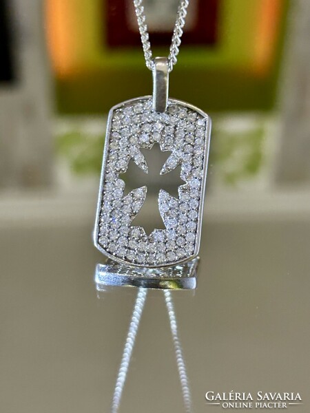 Dazzling silver necklace and pendant, embellished with zirconia stones