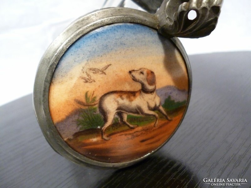 1877 Antik porcelán betétes vadász kutyás ón fedeles üvegkupa