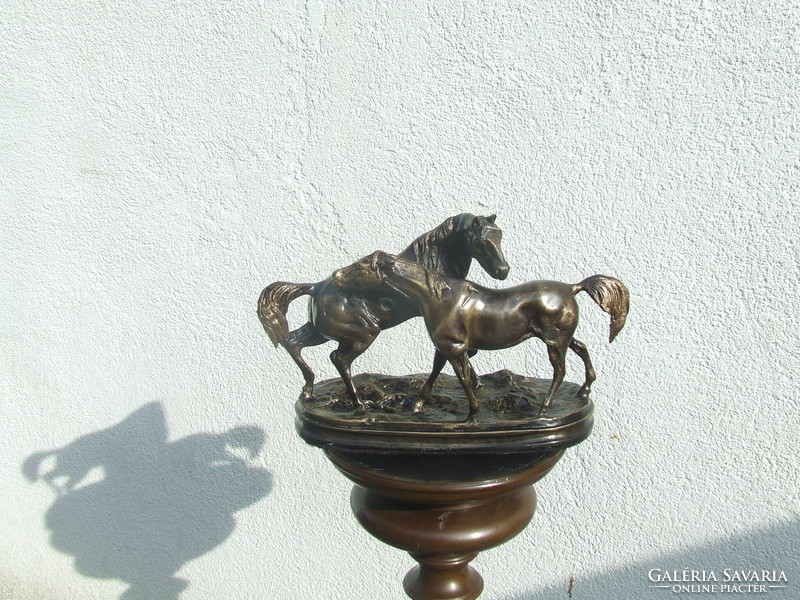 Bronz szobor lovak