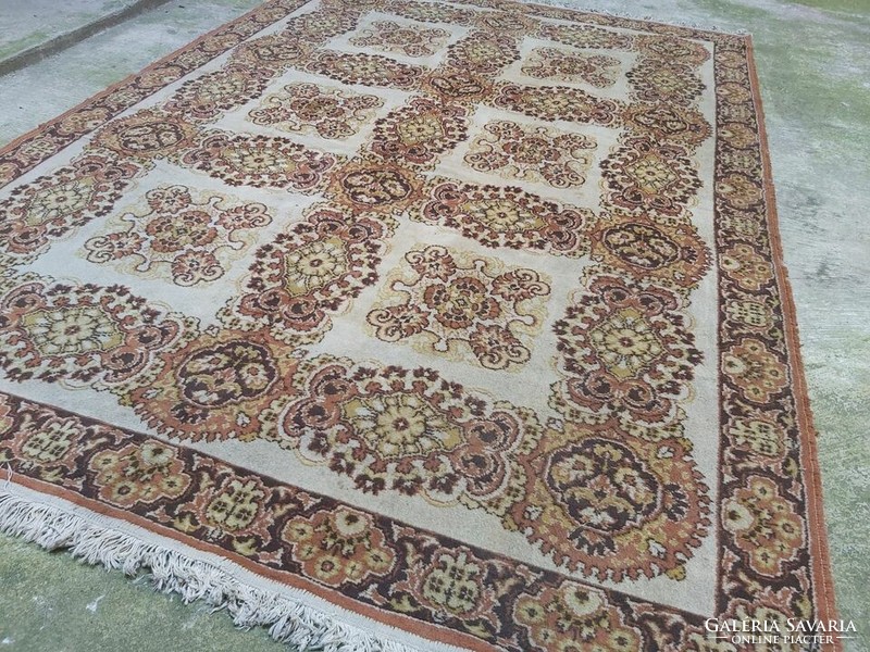 Persian carpet with a classic pattern, living room carpet in natural colors 185 x 285 cm
