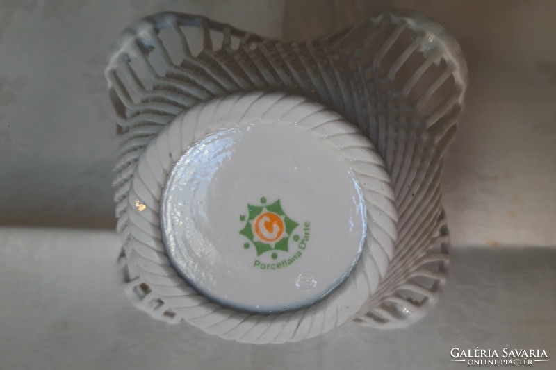 Porcellana D'arte román porcelán, áttört kínáló, aranyozott díszítéssel, virágszirmokkal.