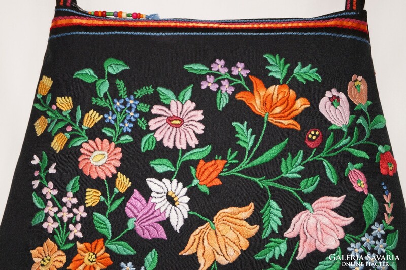 Colorful Hand-Embroidered Floral Large Size Black Zipper Wrap Women's Shoulder Bag With Inner Pockets