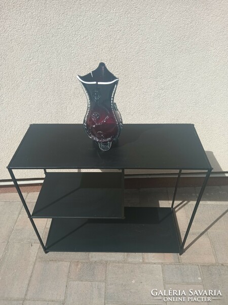 Fekete fém modern design fali polc. Alkudható.