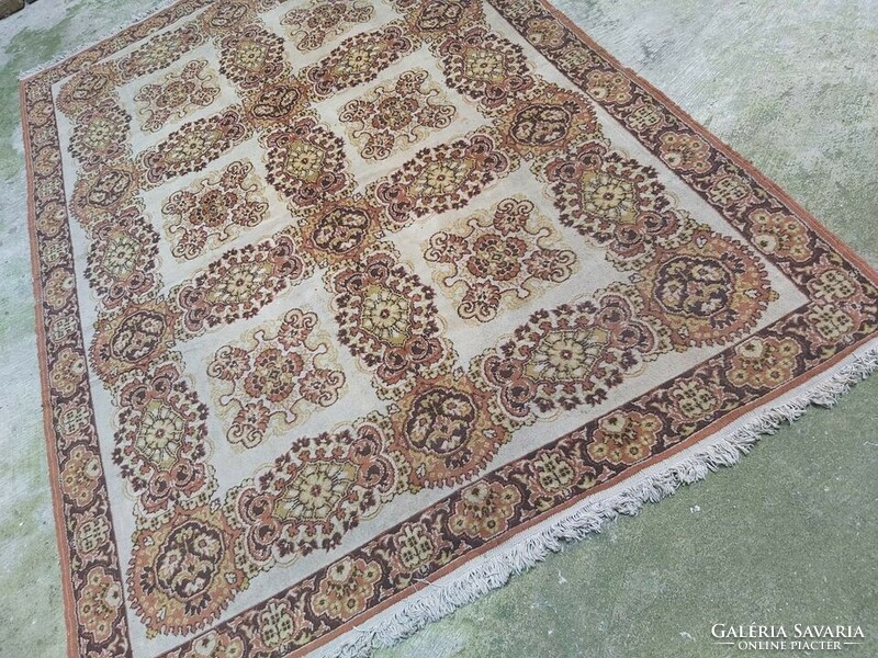 Persian carpet with a classic pattern, living room carpet in natural colors 185 x 285 cm