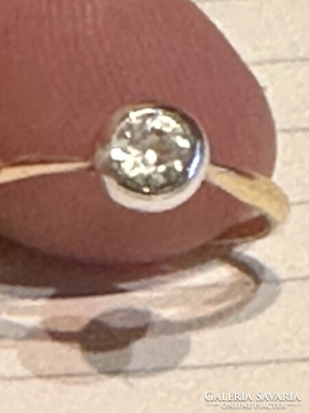 A very beautiful antique gold ring decorated with a beautiful white sapphire for sale! Price: 39,000.-