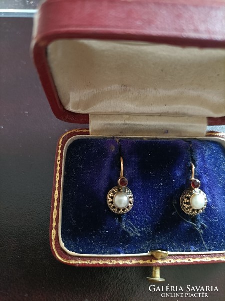 Antique gold earrings with real pearls