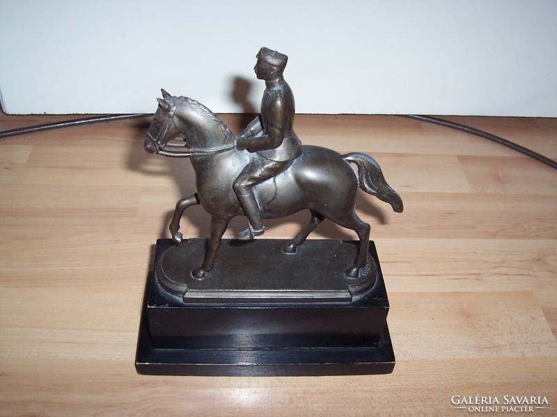 Johan galster equestrian statue
