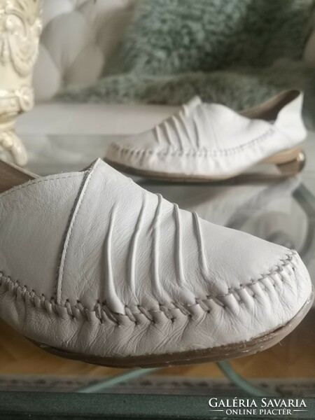 Clark's 39-es fehér bőr mokaszin, 5.1/2-es lapos cipő