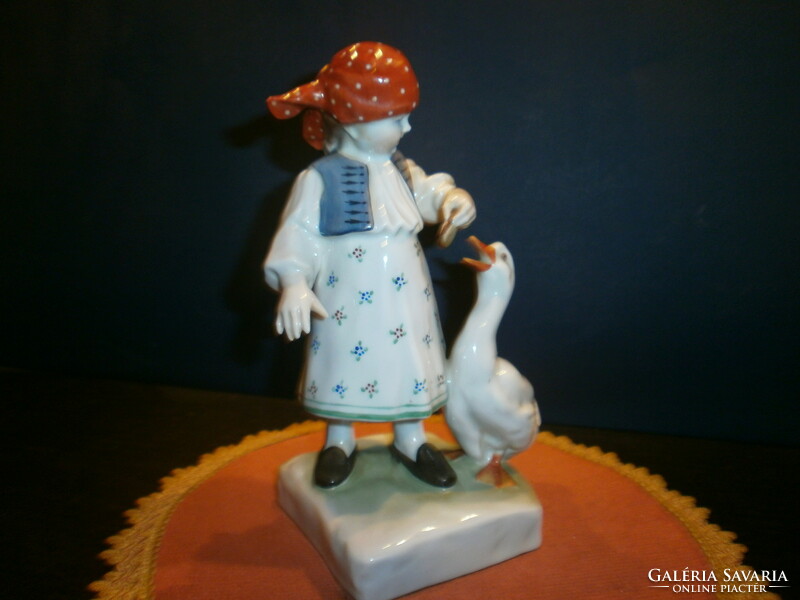 Herend goose figurine feeding a goose