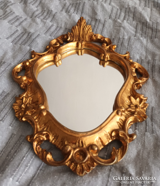 Beautifully crafted, gilded wooden framed mirror