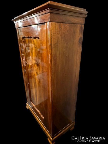 Szakszerűen restaurált eredeti biedermeier ruhásszekrény gardrób