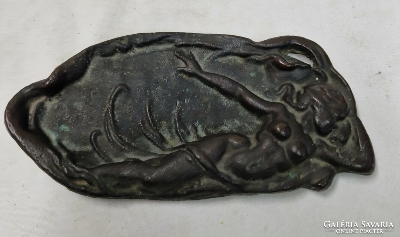 Régi szecessziós bronz névjegytartó vagy hamutál női akt mintával szép állapotban 709 g.