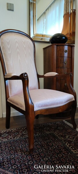 Brand new Italian armchair, reading armchair with a gift cushion