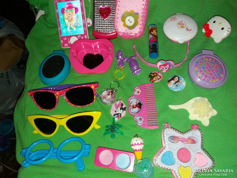 Retro girly traffic goods role play 24-piece pack of make-up sunglasses mobile + twinky aurora bag