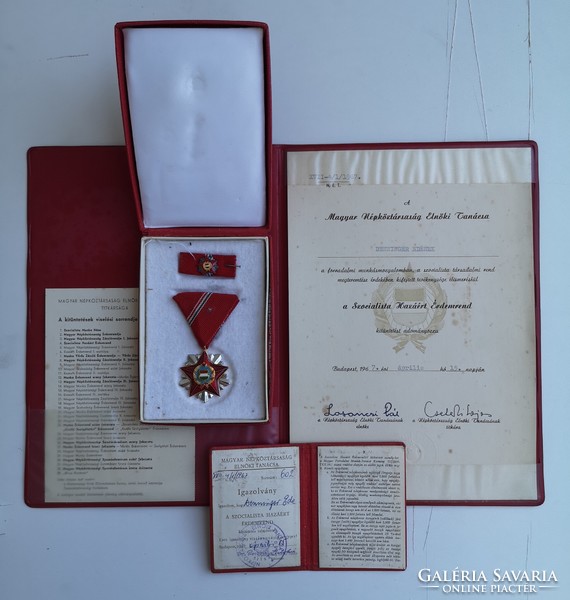 Order of merit for a socialist country. With accompanying document and ID card.