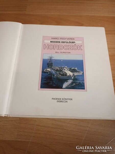 Modern Aircraft Carriers - Bill Gunston - 1993