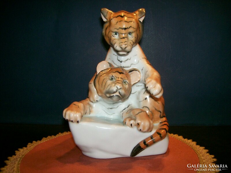 Herend tiger cubs paired figure.1950.