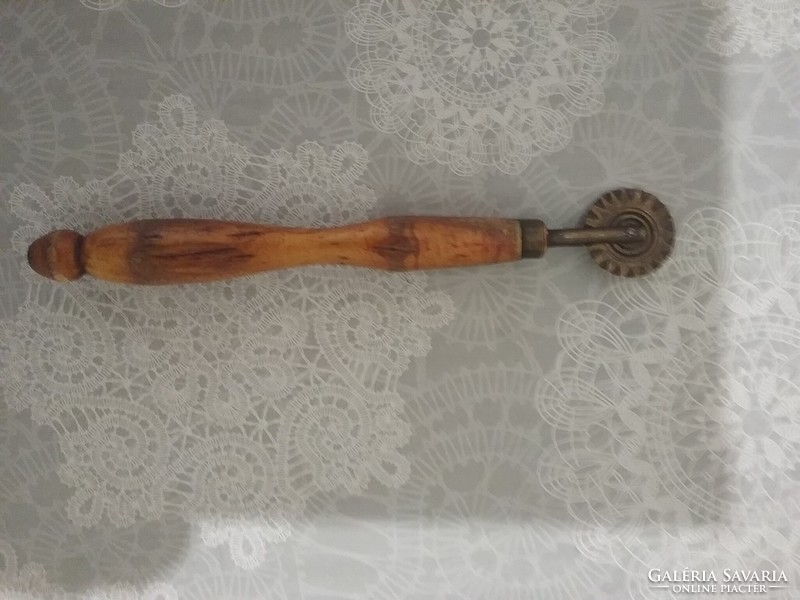 Old wood cutter 18 cm