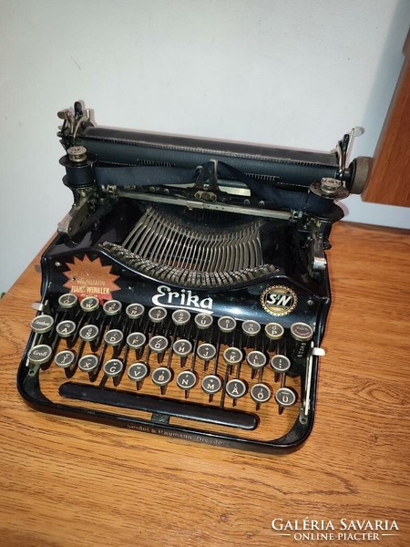 QWERTZ Erika Folding Öszecsukhatós mini írógép Hemingway kedvence