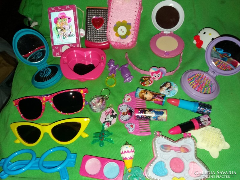 Retro girly traffic goods role play 24-piece pack of make-up sunglasses mobile + twinky aurora bag