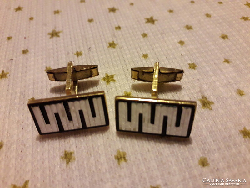 1 pair of decorative cufflinks black/white/gold
