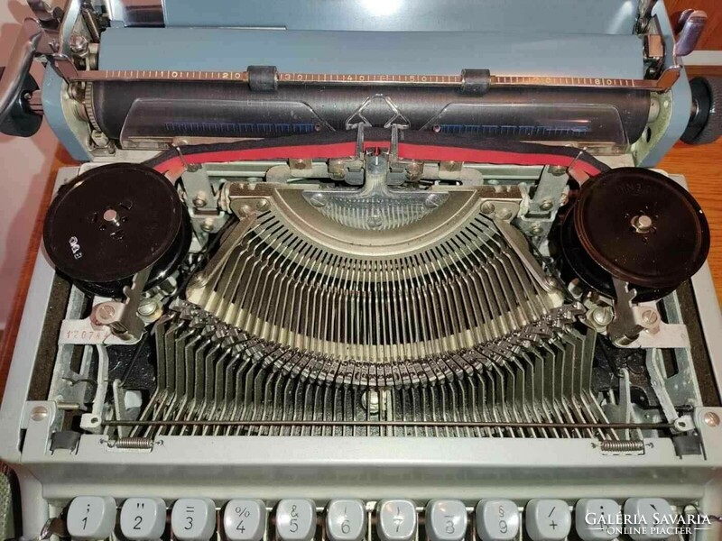 Kuriózum TORPEDO 18 QWERTZ írógép