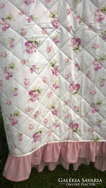 Quilted bedspread with flower pattern, 230x220 cm + frill decorative good piece.