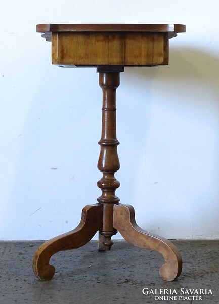 1R253 antique three-legged biedermeier sewing table folding table
