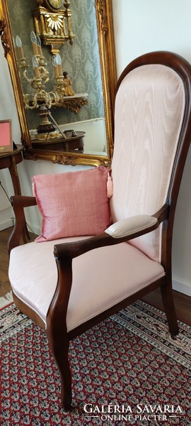 Brand new Italian armchair, reading armchair with a gift cushion