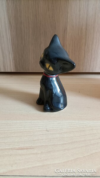 Charming ceramic cat with ré mark