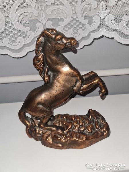 Horse statue for sale