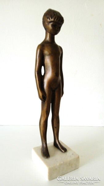 R. Kiss Lenke ( 1926-2000), bronz gyermekszobor, jelzett