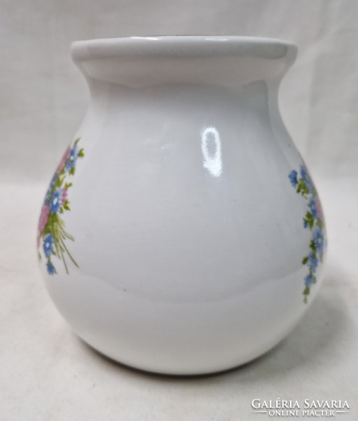 Ritka formájú gömb alakú Aquincumi virágmintás porcelán váza hibátlan állapotban  13 cm.