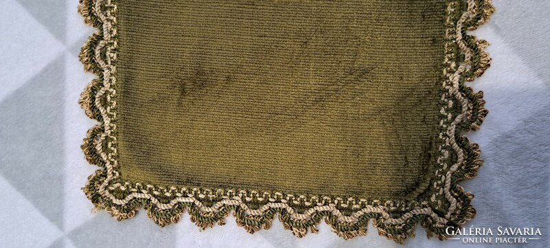 Old velvet tablecloth (m4689)