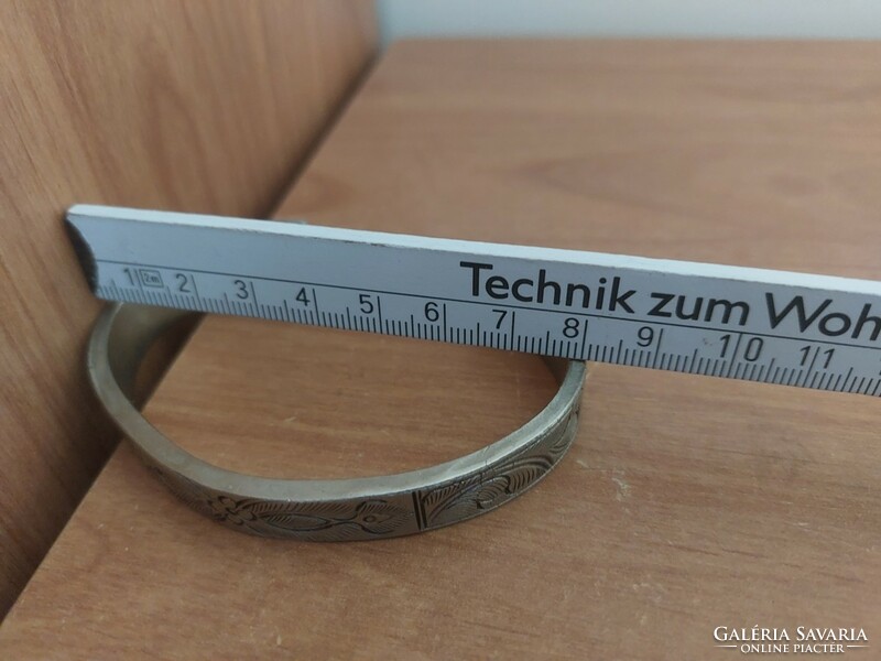 (K) old metal bracelet