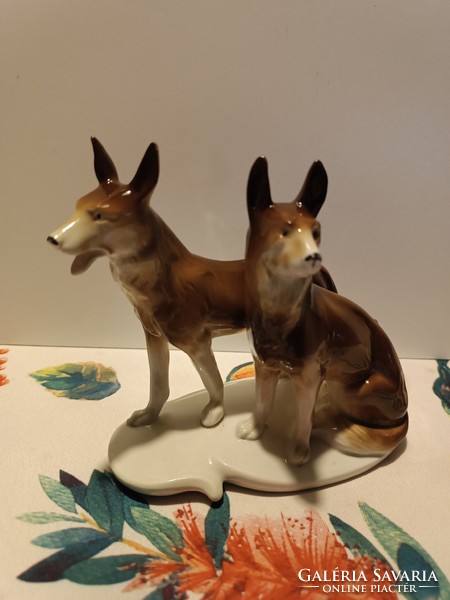 Schizendorf-i porcelán   kutyusok, gyönyörű , sötétebb festéssel