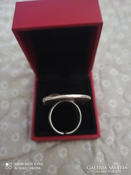 Extravagáns ezüst gyűrű