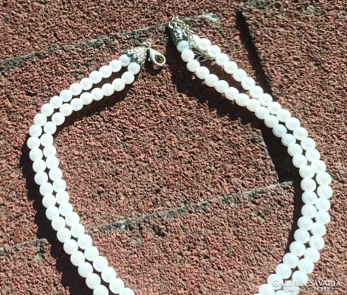 Double-row necklace with blue pearl decoration