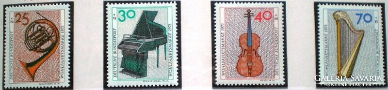 N782-5 / Németország 1973 Népjólét : hangszerek bélyegsor postatiszta