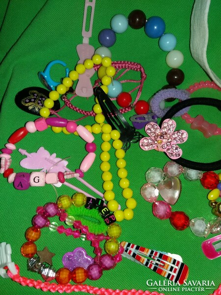Retro girly game pack game trinkets beads jewelry many pieces in one according to the pictures 1.