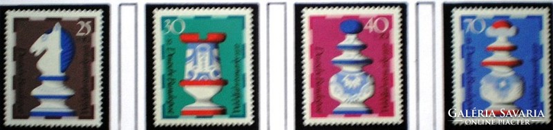 N742-5 / Germany 1972 People's Welfare : chess figures stamp set postal clerk