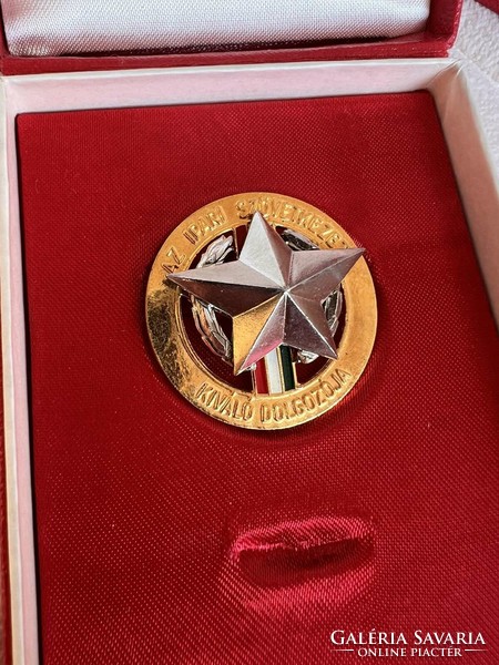 9 db -os emlékérem réz bronz ötvözet plakett, kitüntetés jelvény kitűző medál csomag szocialista kor