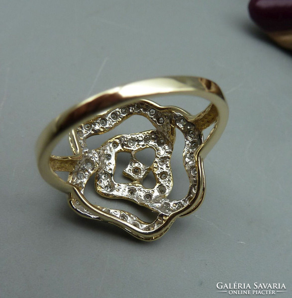 Rengeteg szikrázó  0.41ct gyémánttal 14 kr.arany gyűrű.Igazolással