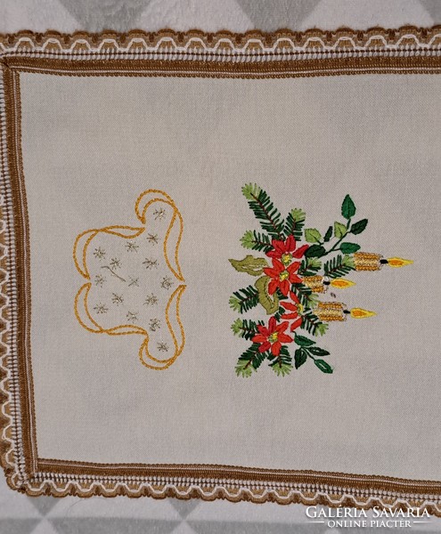 Old Christmas embroidered table runner (m4701)