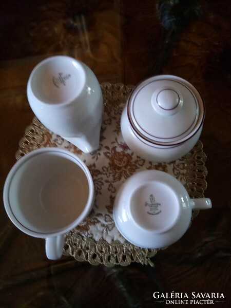 4 pieces, 2 cups, 1 sugar bowl, 1 milk-colored bavaria xx