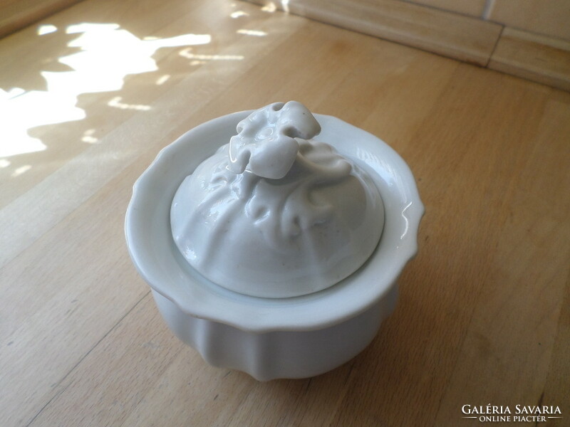 Régi-antik fehér porcelán cukortartó - tetején hiba