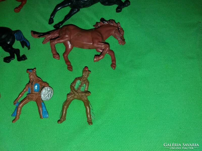 Retro western western indian cowboy painted plastic soldiers and riders together according to the pictures