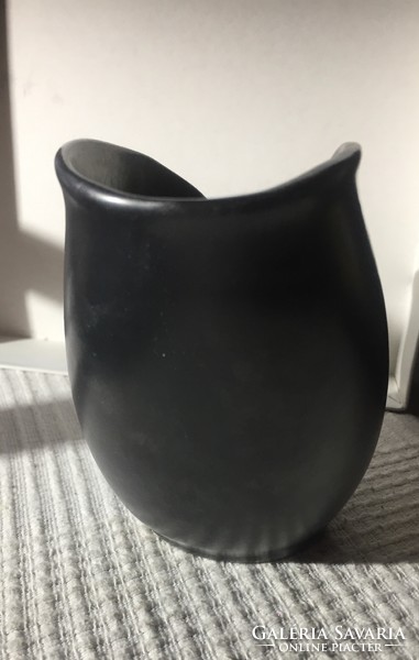 Special shape ceramic vase, marked, flawless (100)